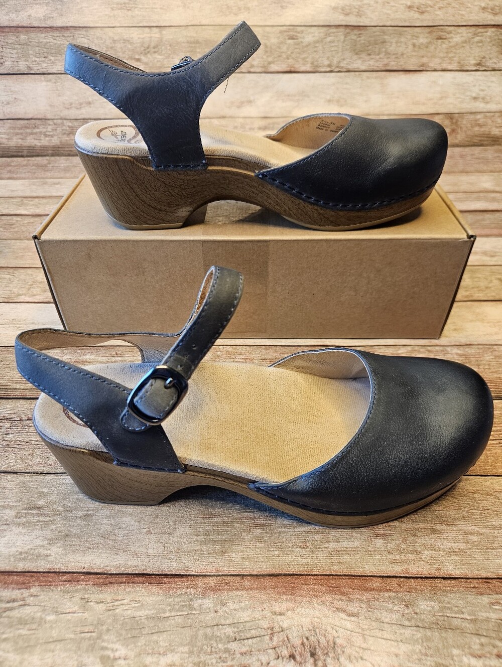 Dansko Sam Mary Jane clogs in Charcoal Gray. Size 39